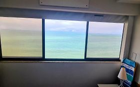 Flat Pasárgada 906 - Apt com vista frontal da Praia da Costa, academia moderna, piscinas panorâmicas, minimercado e lavanderia